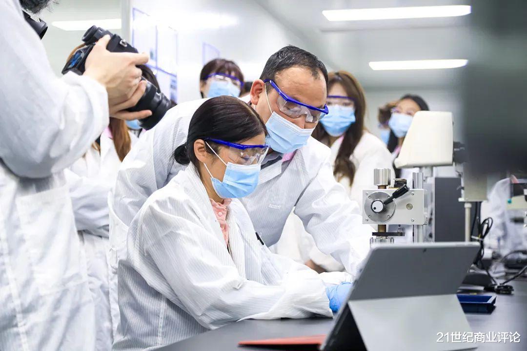 完美日记 完美日记瘦身,开始赚钱了