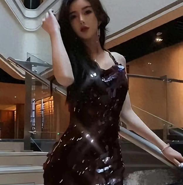 内幕曝光令网友唏嘘！女主播“王霖”翻车，同床千万，亲嘴600W