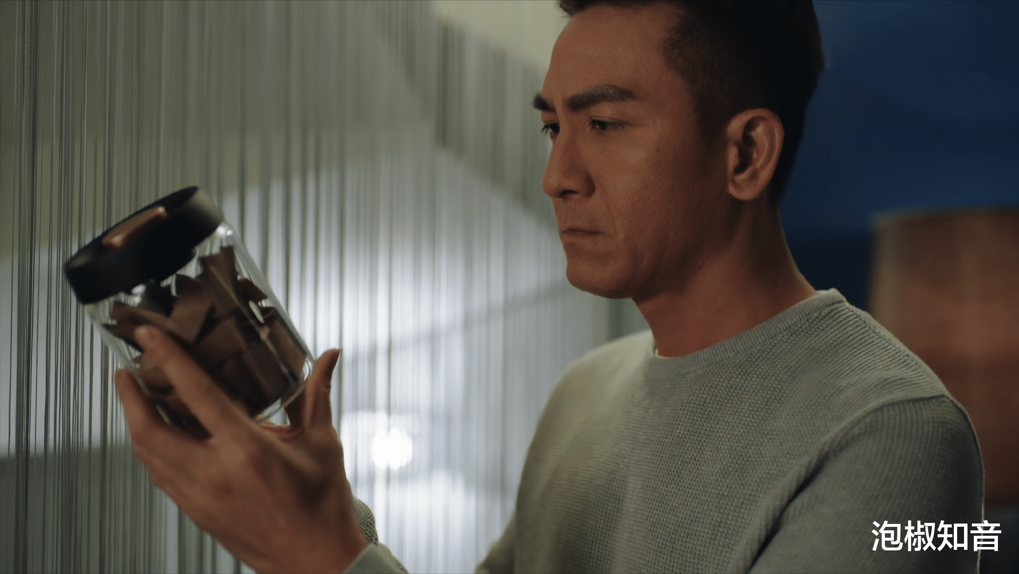 《新闻女王》:看到徐晓微厕所呕吐,才知道她背叛梁景仁真正理由