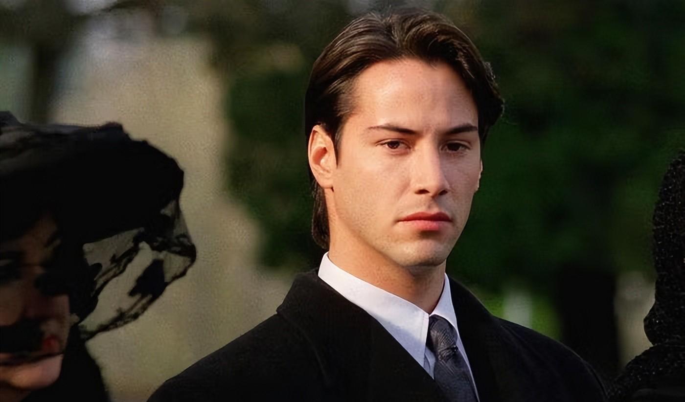 《黑客帝国》演员今非昔比,男主面容已失去昔日光彩!