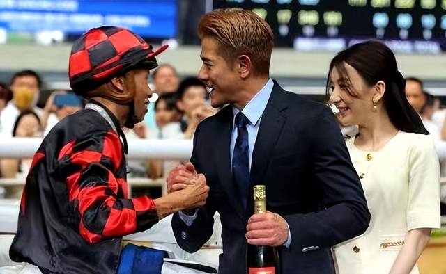 郭富城|郭富城赛马赢200万港元,激动拥抱方媛,身旁岳父笑得见牙不见眼