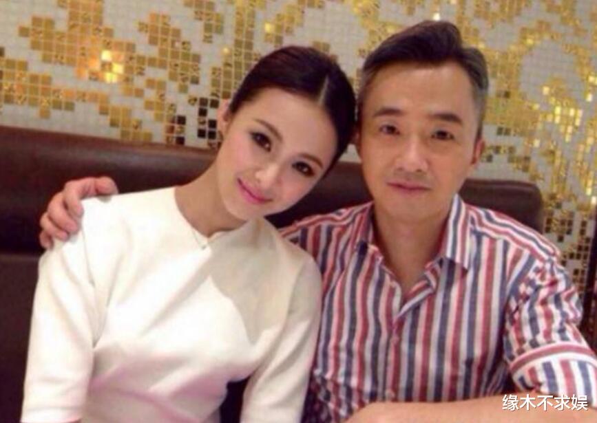 44岁主持人陈辰官宣生子，一家4口合影首曝光，旧爱程雷近况曝光