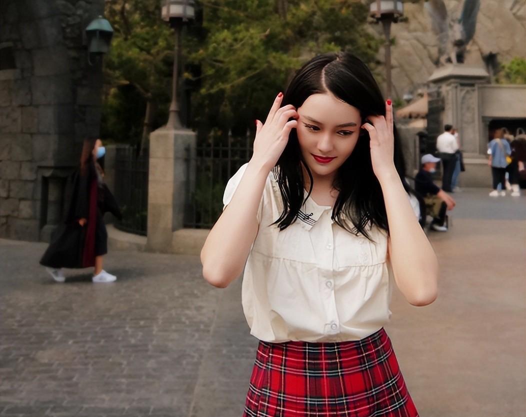 李崇霄|李崇霄:从主持人转行做演员,与德国妻子恩爱23年,51岁去世