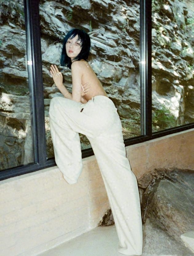 私生活混乱,不拉窗帘与男友玩“拔萝卜”,周冬雨还是暴露了本性