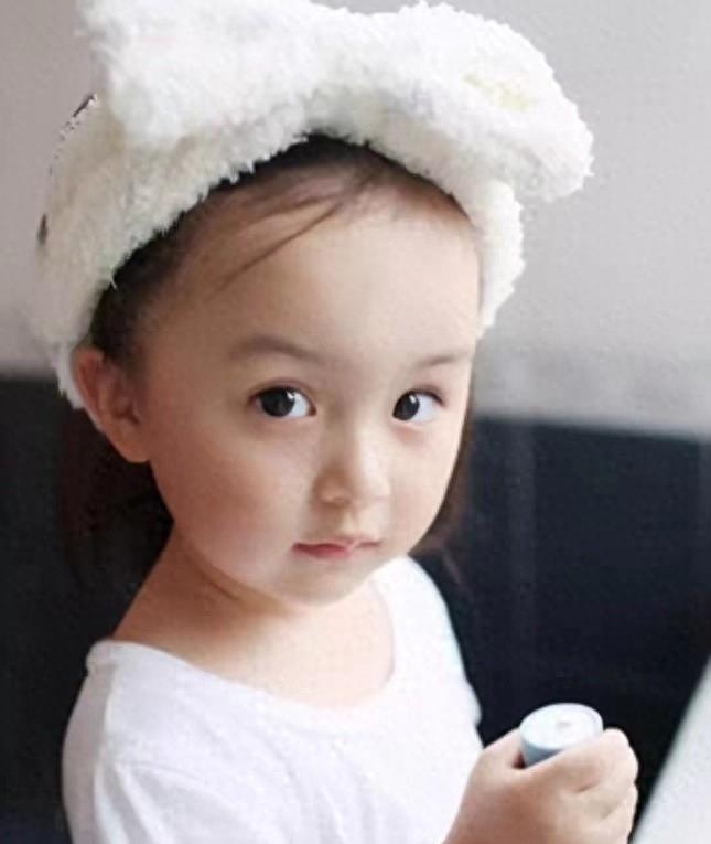 2岁出道年入百万,因长相甜美被禁止整容的刘楚恬,如今长成啥样