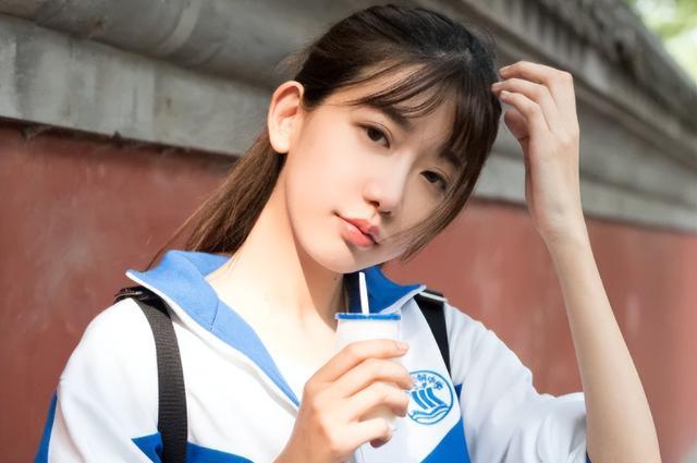 花生 学生统一服装和发型后，老师依然能看出不同家境，这些细节很重要