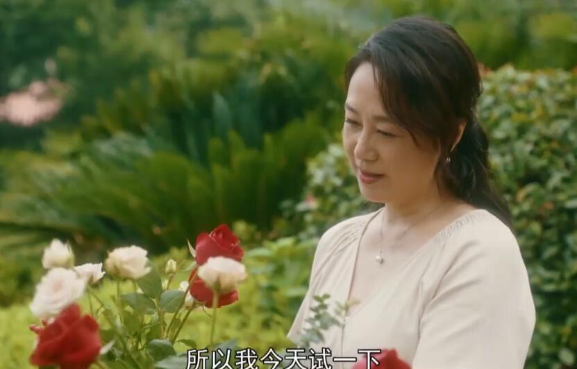 吴玉芳|《平凡之路》一件泳衣,暴露金晨身材短板,让60岁吴玉芳比了下去