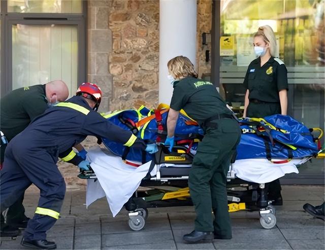 他体重曾达1016斤，喝毒药都被肥肉吸收，医生：死后得送去屠宰场