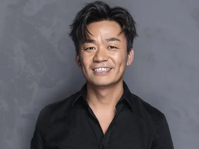 王宝强|王宝强现身香港探望儿子，王子豪一年学费19万，冯清保持一定距离随行