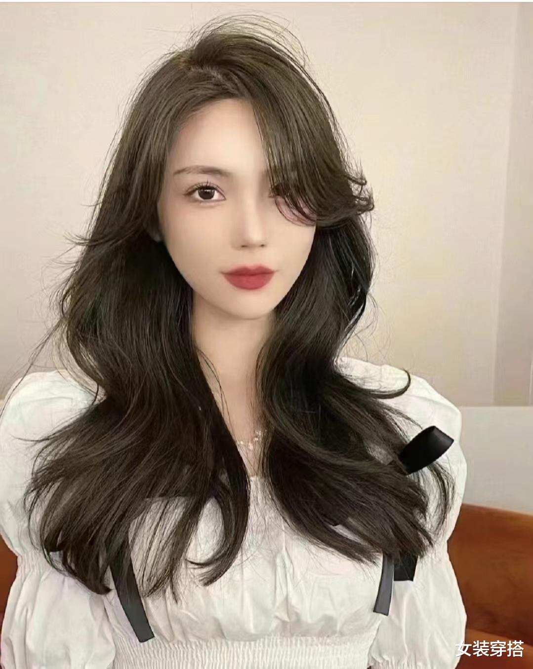 有钱没钱,烫头过年,2024年新流行这5款烫发发型,显年轻气质