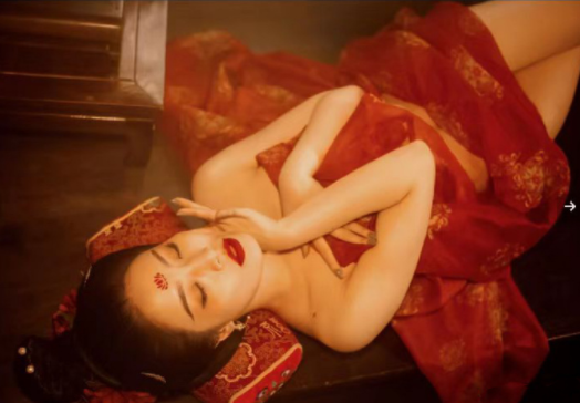 李湘|胡总小蜜董小姐被爆料：大学时放浪形骸，富婆身份让胡总离不开她