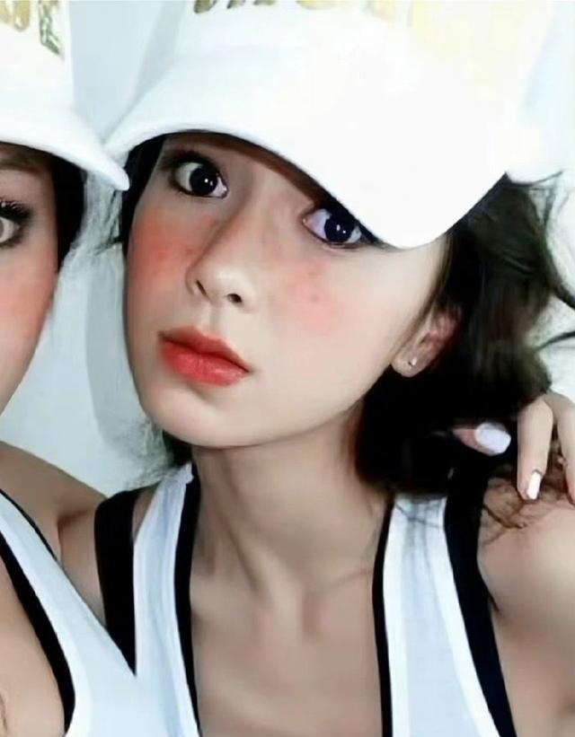 Angelababy 史上最滑稽之事！杨颖拍大片因脚趾甲太长被人取关，女星也太惨了