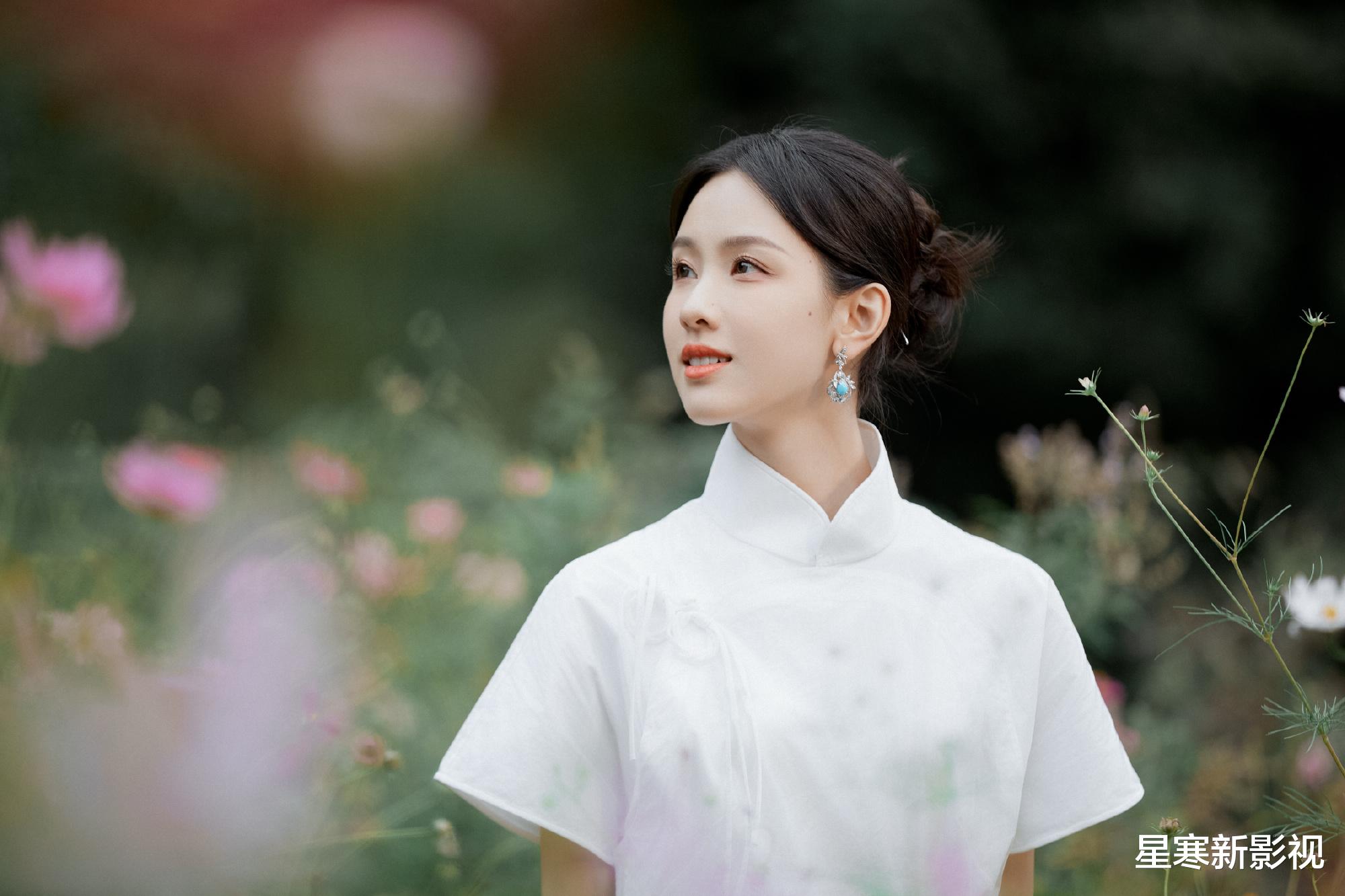 《一念关山》人气高涨，陈都灵再度美出圈，一年播五剧彻底火了！