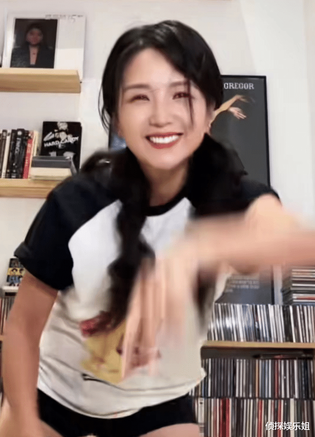 何洁瘦近70斤后秀身材,晒死亡角度自拍暴露身材短板,小粗腿抢镜