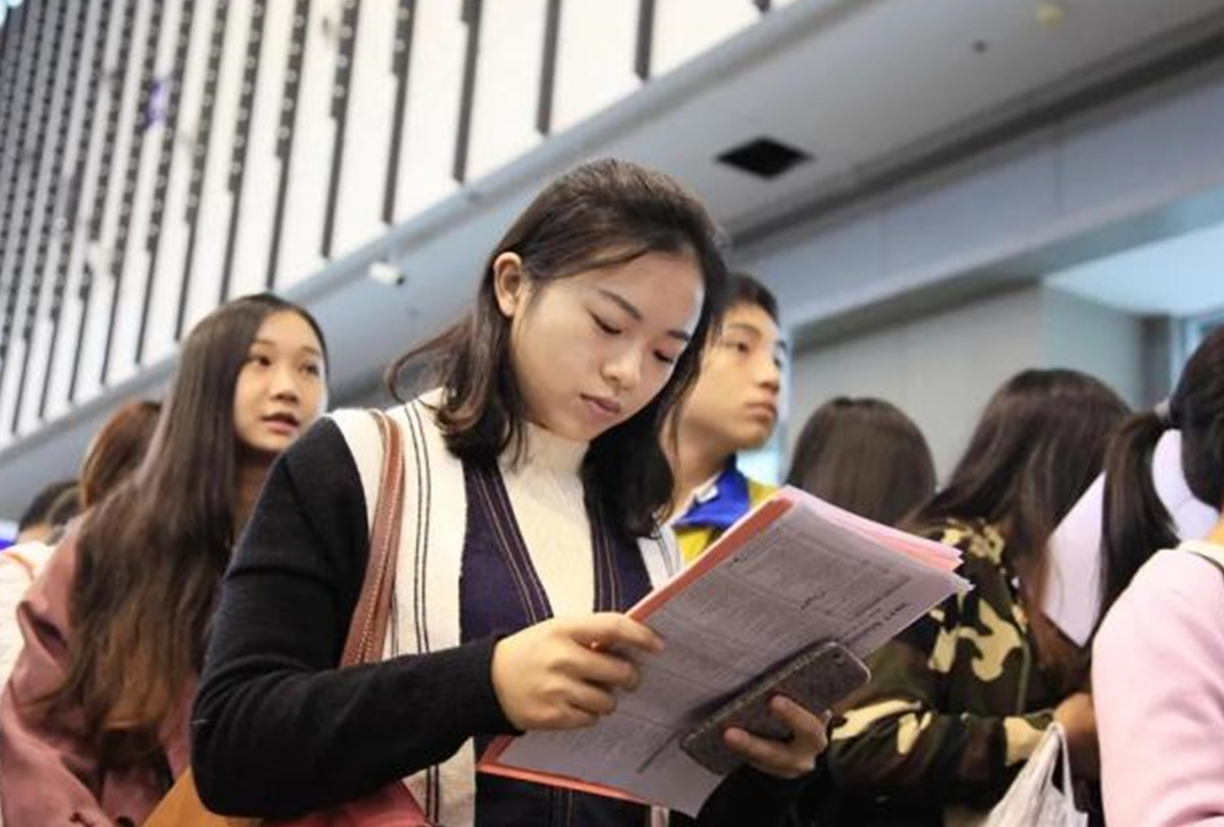 求职|985研究生迎来“延毕潮”,为了留在学校主动挂科,原因引起争端