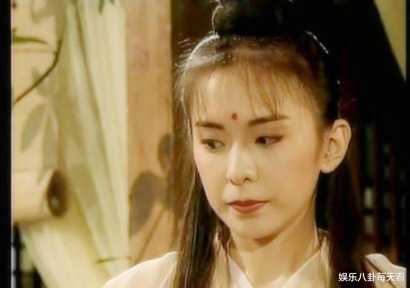 “最美纪晓芙”:被相恋10年男友劈腿,一生未婚未育,如今54岁依旧优雅