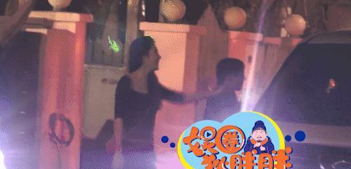 蔡文静|蔡文静扮水仙花神仙气灵动夜晚穿着妩媚与好友在别墅聚会