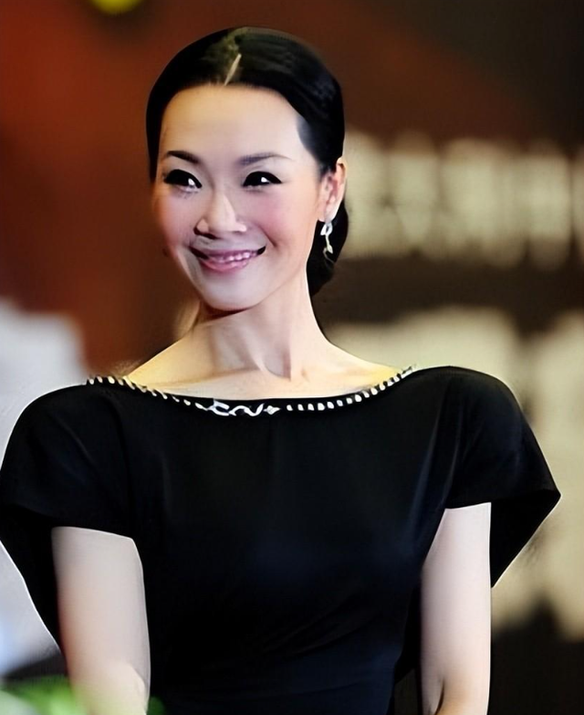 破·局|她被誉为军中花仙子，连续15年上春晚，男友患癌离世，52岁仍单身