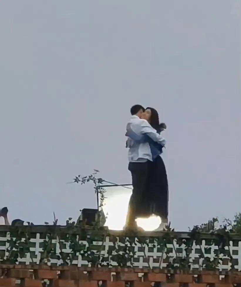 杨洋|曝杨洋王楚然已领爱的毕业证！站姐发双人图送祝福