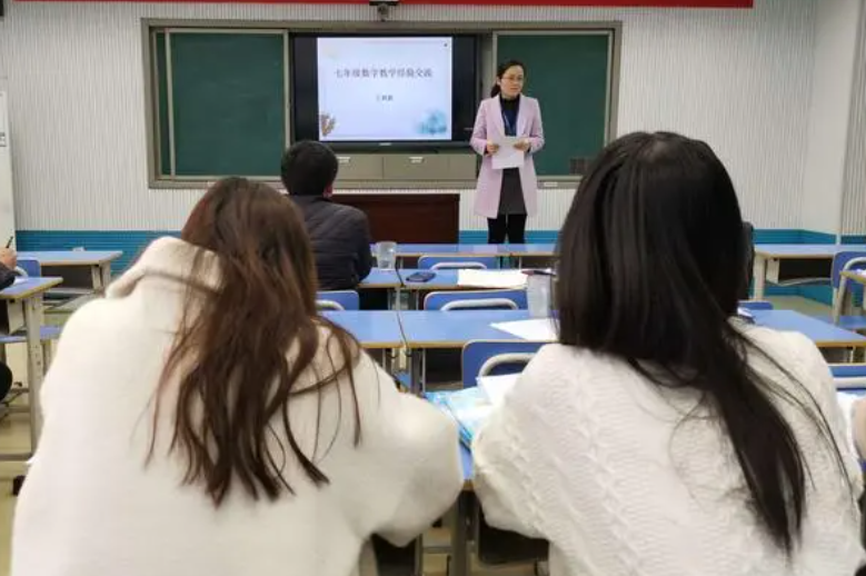 读完师范大学,考下教资证,却当不上老师的人,总是被遗忘