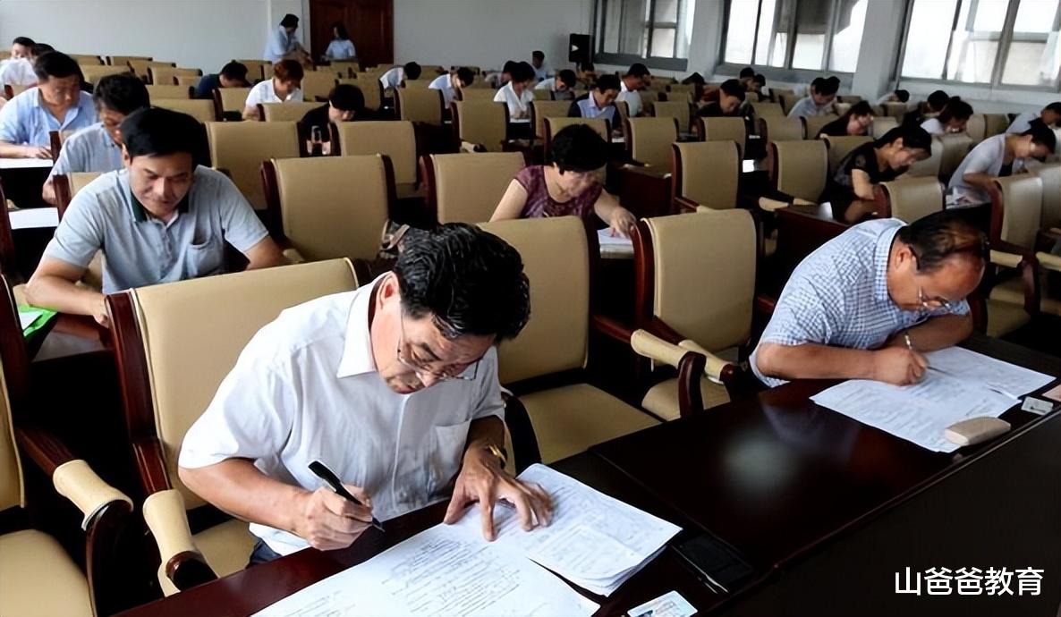 大学生|部分省考年龄放宽至40岁,能否打破35岁危机?应届大学生喜忧参半