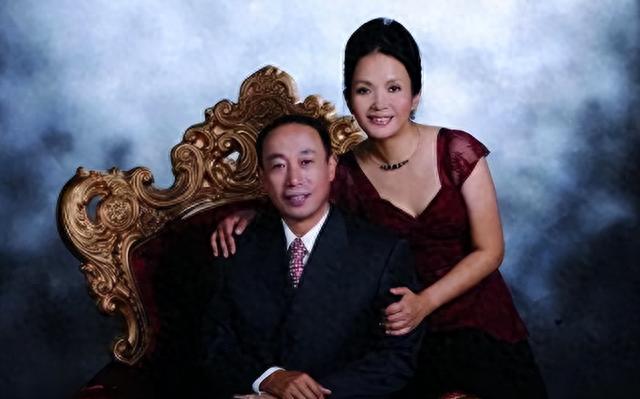 善恶终有报!63岁在美国捡垃圾的吕丽萍,已经活成了一个“笑话”