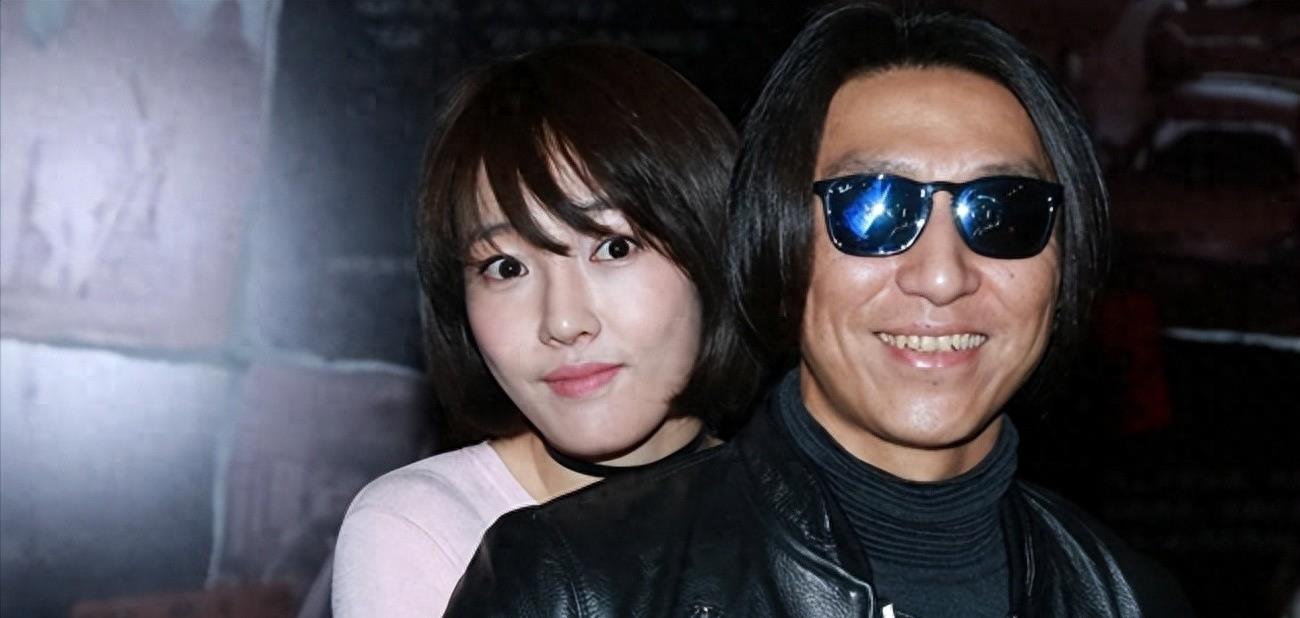 一件蕾丝内衬将白百合送上热搜,翻红的背后,是她抹不去的风流史