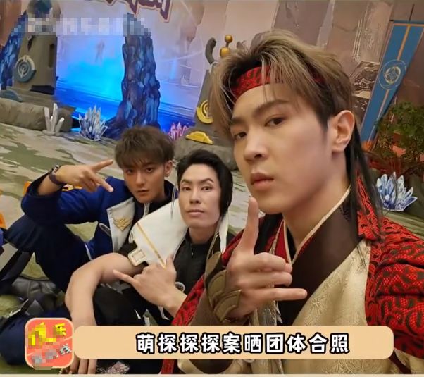 谢娜|谢娜黄子韬逛街被偶遇,黄子韬穿搭随意认不出,造型酷似杀马特