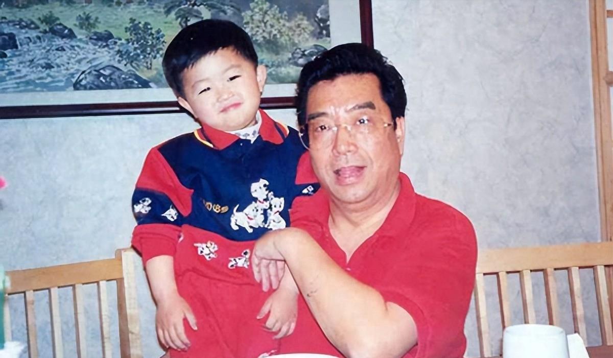 应收回军籍的3位明星，敛财无底线一个比一个丢脸，不配拥有这身份