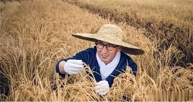 6位老牌明星晚年回归普通人生活,坐公交吃路边摊,回农村种地