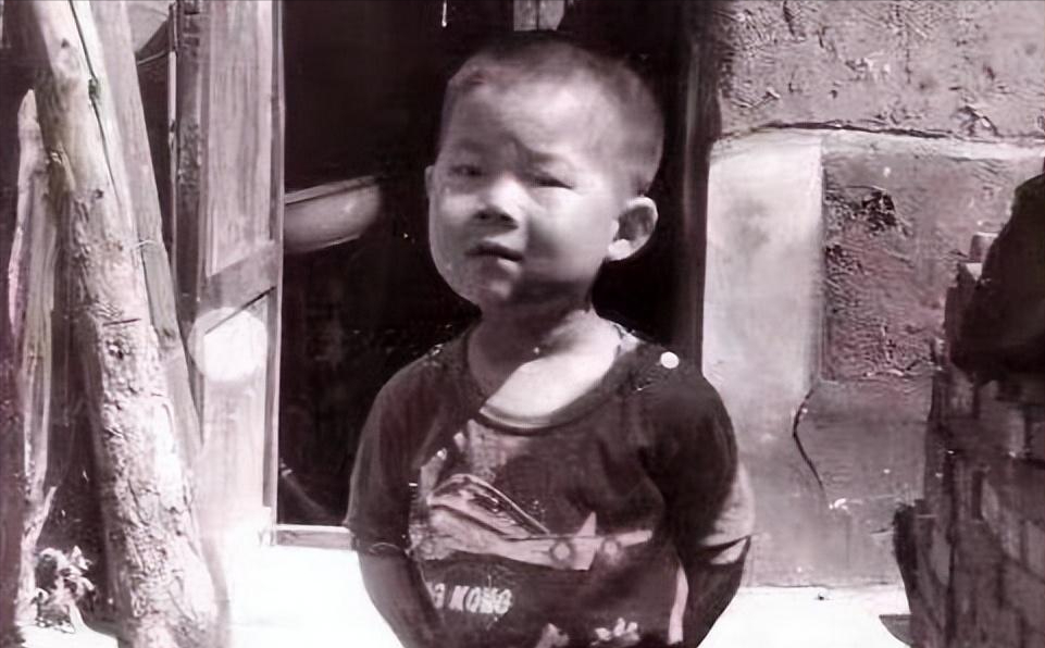 从“德云社一哥”到“综艺混子”，38岁的岳云鹏，彻底现了原形