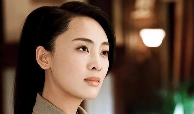 他是最没有主见的妈宝男，年轻时母亲不让谈恋爱，40岁了还没结婚