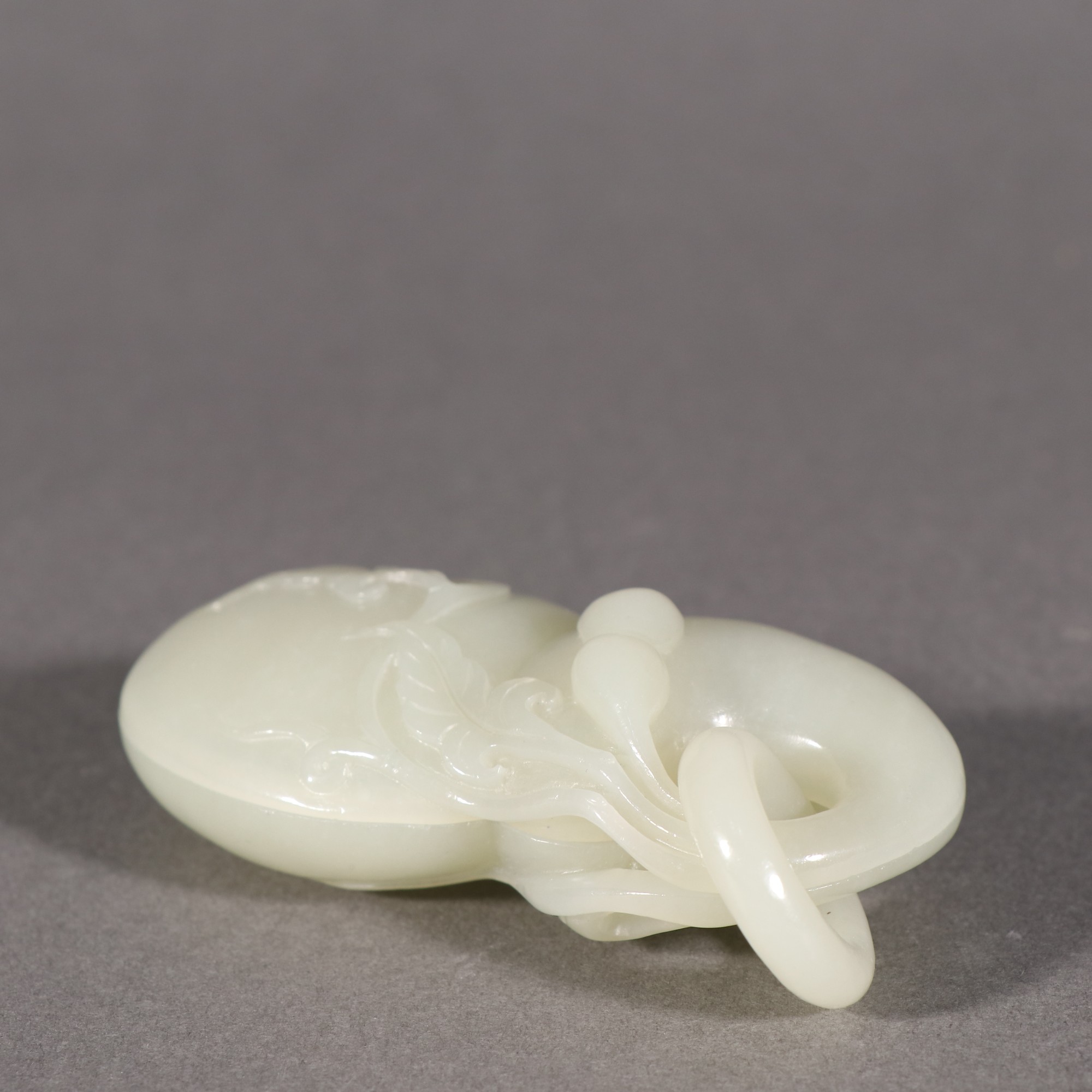 和田玉籽料|清 和田玉籽料葫芦形带活环盖盒