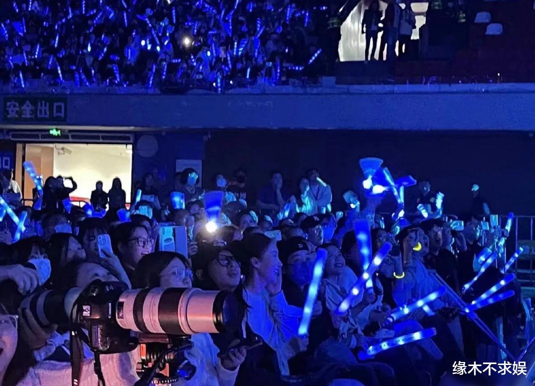 金晨胡夏恋情疑曝光,更多恋爱细节被扒,女方历任绯闻男友被扒!