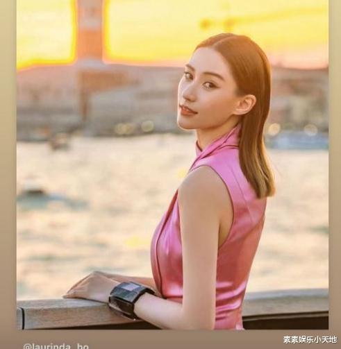 何超莲刘嘉玲在威尼斯电影节合照，众姐妹在一起很有名媛风