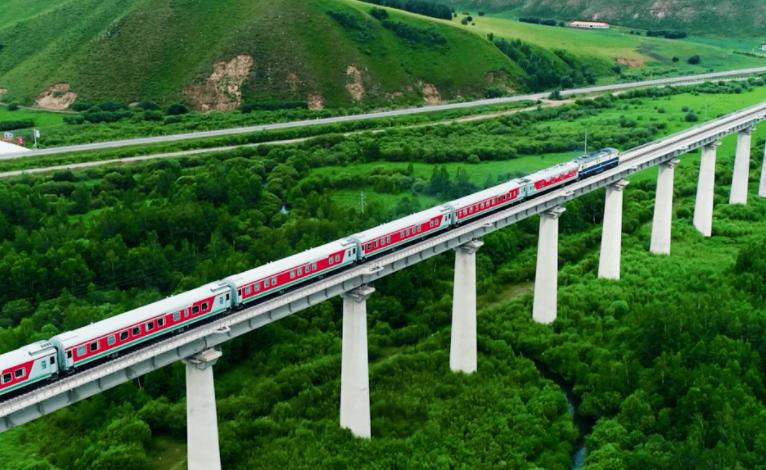 火车|中国豪华火车：5天4晚票价近3万，沿途风景每一帧都很美