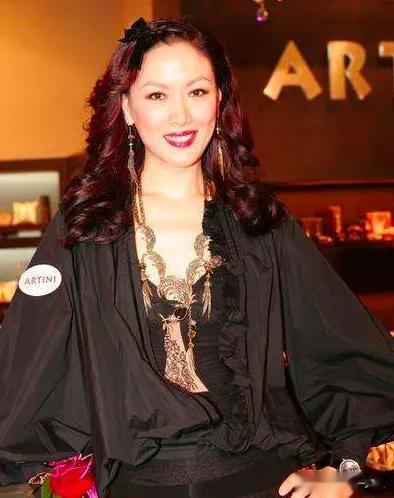 任达华:一生只有一段情,因爱丁克,却在50岁看到女...