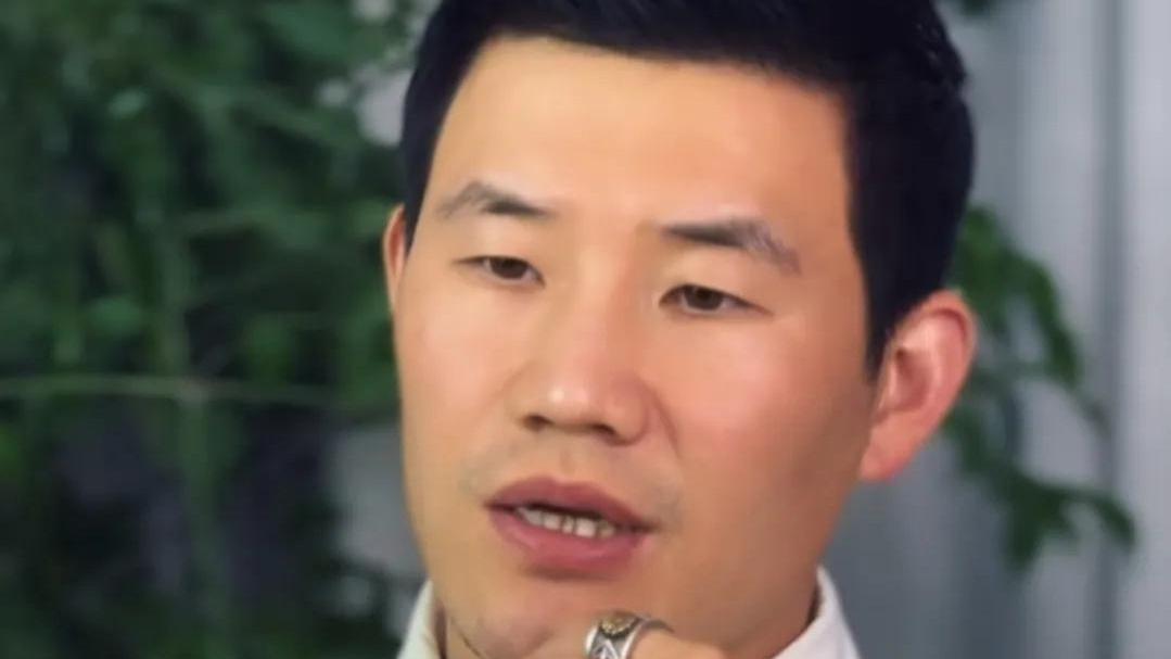 谢孟伟|笑不活了，原来嘎子在剧组不是男一号，被副导演揭穿显尴尬