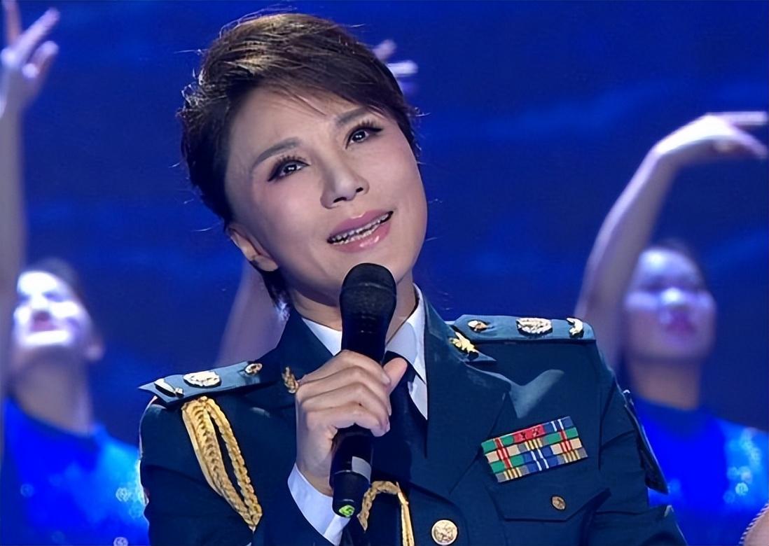 |她曾红过毛阿敏，却因放鸽子被春晚拒之门外，如今54岁依然美丽