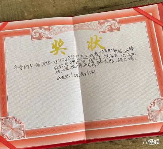 邓超孙俪一家海边牵手合照，11岁等等小腿和妈妈一样长，身高瞩目