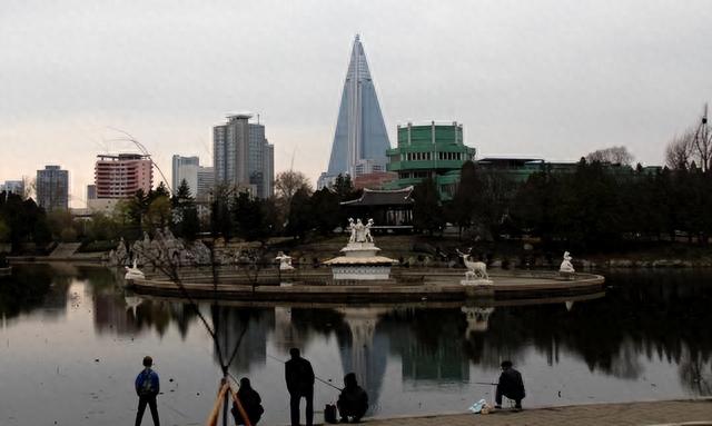 夕阳红|揭秘朝鲜人的审美观：城市建筑的造型与色彩有何特点？