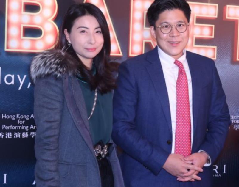 郭晶晶|郭晶晶亲自接丈夫下班,不带保镖走回家