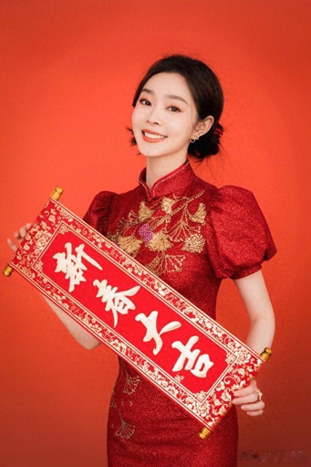 2024年春晚：一屋子专业歌手，愣是唱不过两个演戏的“演员”