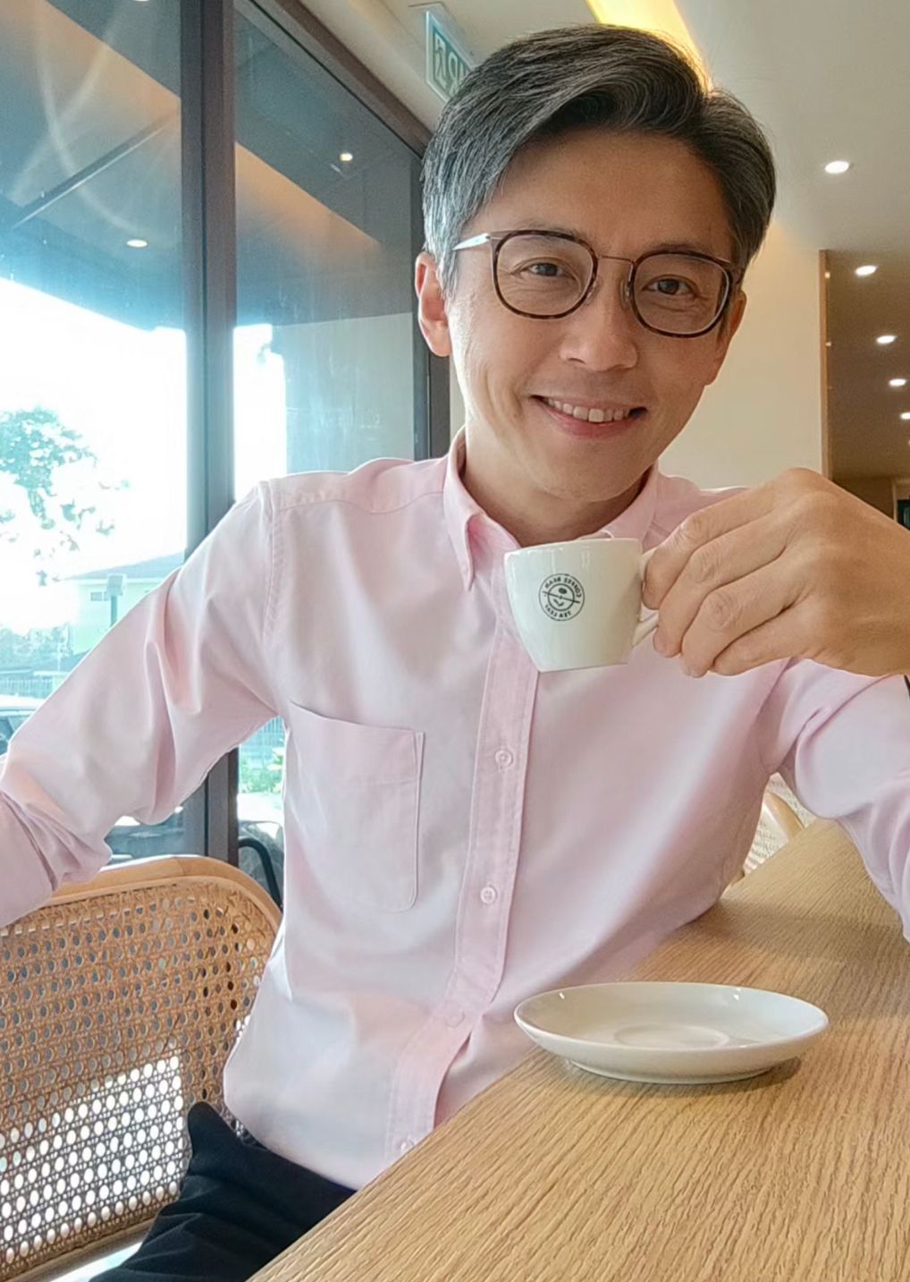 男人过了40岁,发型尽量不要留寸头、油头,换成这些才优雅有格调