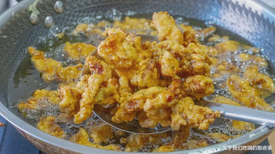 小酥肉|炸小酥肉，面糊记得用这6样混合就行了，外酥里嫩，放凉了也好吃