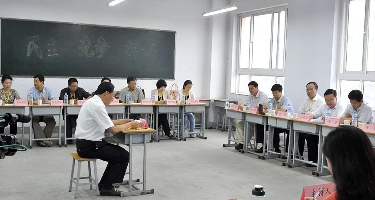 大学生|90%大学生考编或将沦为炮灰,工作20年的公务员,掀开“遮羞布”