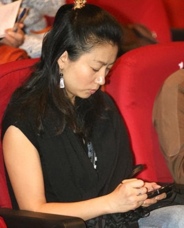 央视一姐王小丫:身材严重走形,经历两段婚姻无儿无女,热衷公益