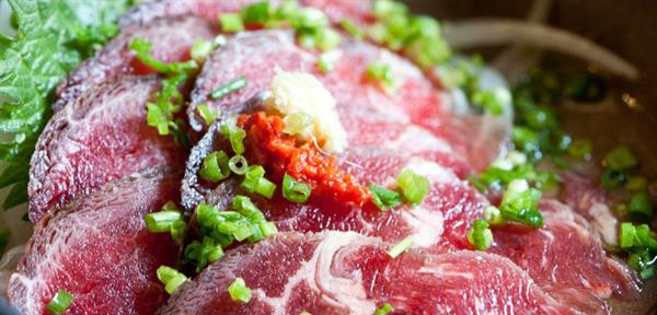 米饭|为什么牛肉可以吃三分熟，猪肉和鸡肉却禁止生食？实话说是拼人品