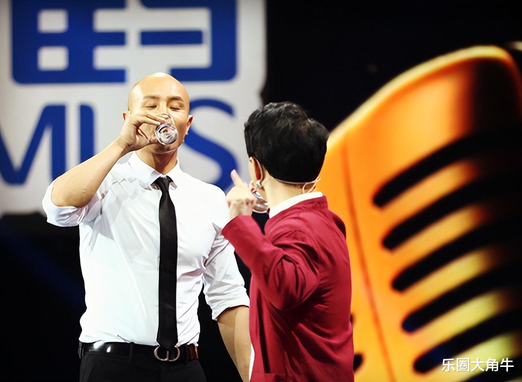 48岁陶红因病去世,9岁女儿一路跪拜祈福,与乐嘉婚姻仅维系3年