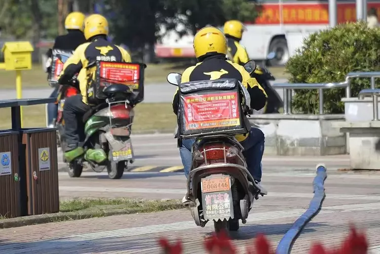 “超8400万人成为外卖员、快递员”:3个危机,或许才刚刚开始!